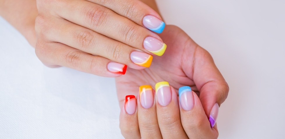 Micro French Nails – Eleganz auf deinen Fingerspitzen